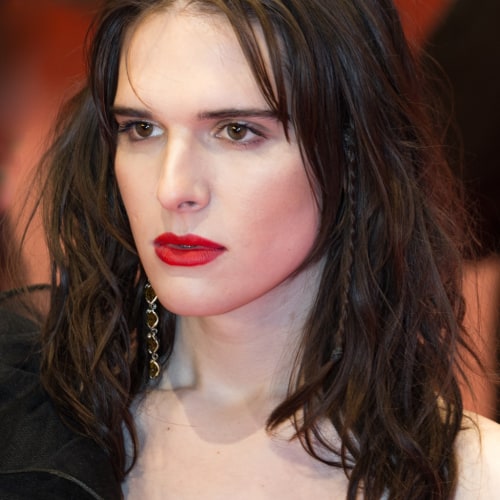 Hari Nef